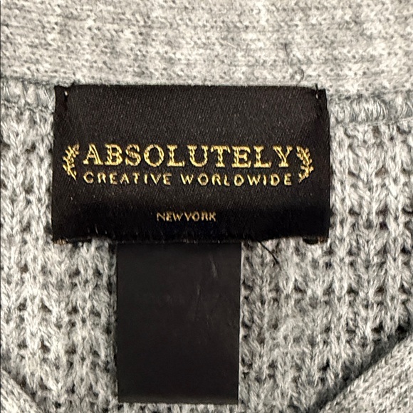 Absolutely Creative Worldwide Light Gray V-Neck Sweater - Picture 2 of 2